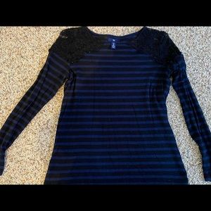 Gap long sleeved tee in navy and black with lace on shoulders, gently used.